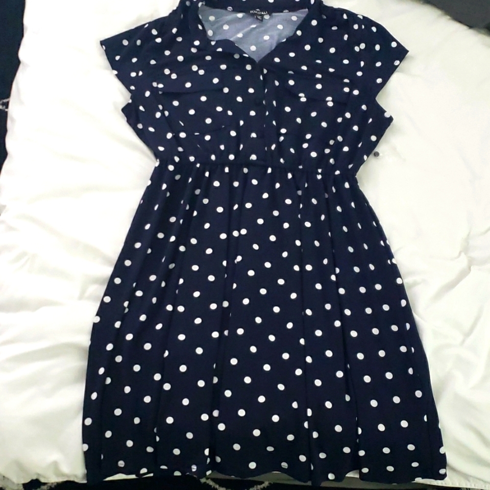 Roz & Ali Women's knee length cap sleeve dress. Never worn.